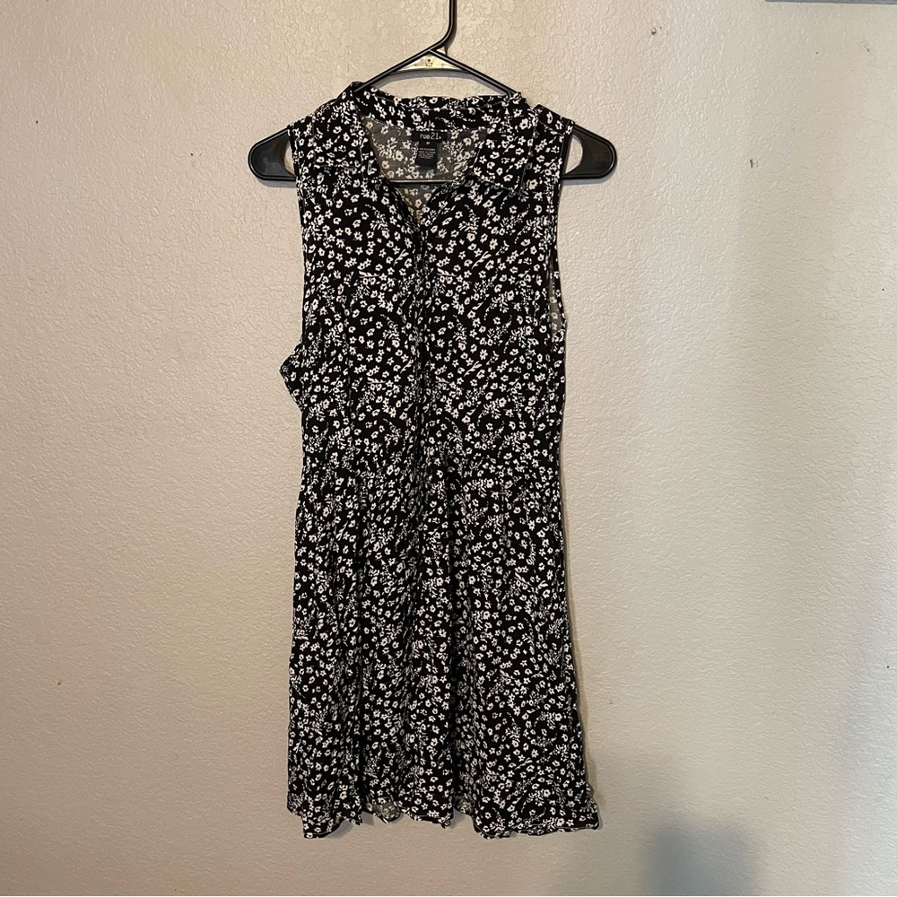Rue21 Monochrome Floral Button-Up Dress